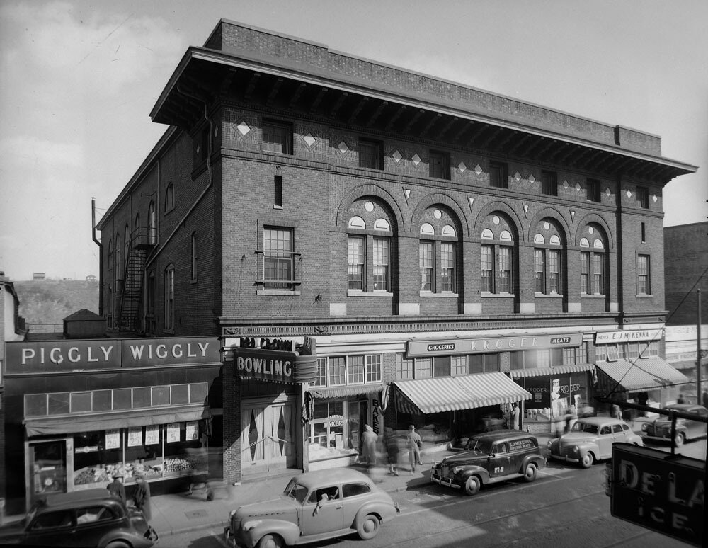 Piggly wiggly building